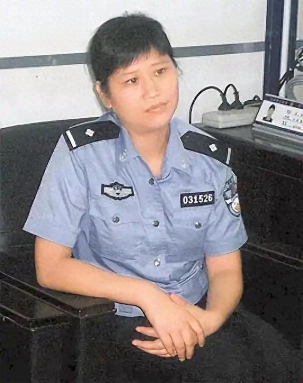 2008年汶川廢墟中，女警揭衣哺育9嬰，歸來連升四級(jí)，如今怎樣了