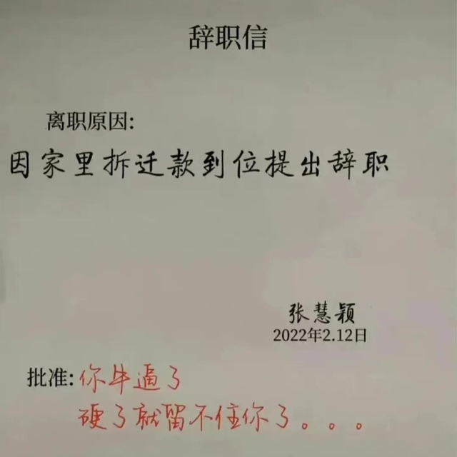 爆笑神評(píng)!美女回老家，驚艷打扮！讓網(wǎng)友紛紛詢問(wèn)：在城里做什么