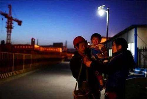 45歲農(nóng)民工逆襲：娶24歲外籍美女，并在工地為其生娃，生活甜如蜜