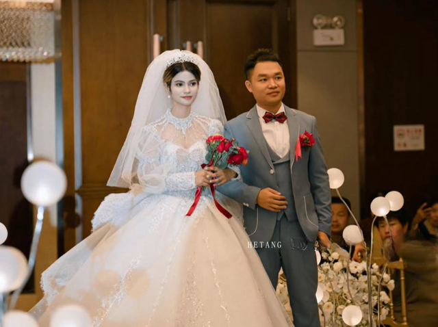 江西小伙愛上小8歲尼泊爾美女，花40萬購買黃金當(dāng)彩禮，太瘋狂了