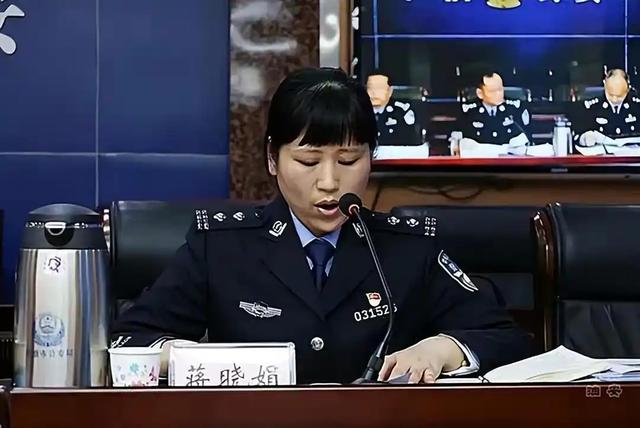 2008年汶川廢墟中，女警揭衣哺育9嬰，歸來連升四級(jí)，如今怎樣了