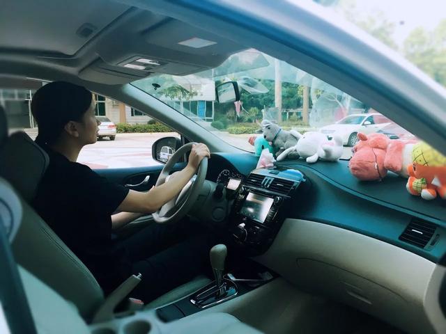太接地氣！美女警花現(xiàn)身教你安全行車，女駕駛員速來圍觀……