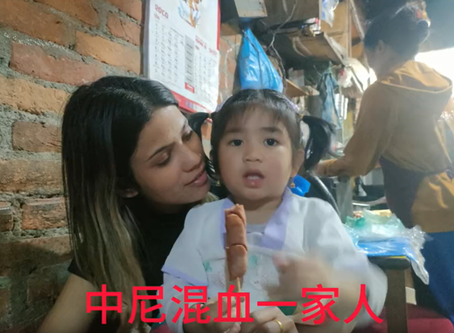 江西小伙愛上小8歲尼泊爾美女，花40萬購買黃金當(dāng)彩禮，太瘋狂了