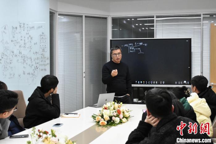 浙南海畔起“新潮”：“新農(nóng)人”跨界“玩?！苯怄i新機(jī)遇