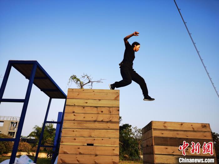 鐵路女特警余艷玲：從恐高女孩到“鏗鏘玫瑰”