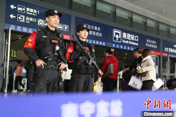鐵路女特警余艷玲：從恐高女孩到“鏗鏘玫瑰”