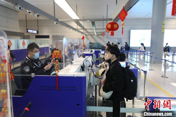 浙江寧波機(jī)場今年春運出入境旅客量同比增6成