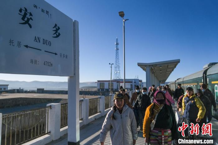 春運期間 西藏日喀則鐵路接收地震救災(zāi)物資47車932噸