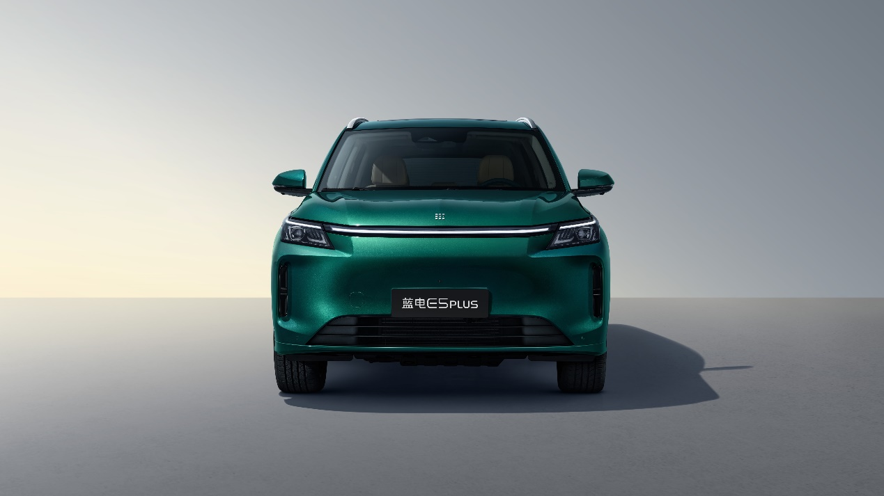 藍(lán)電E5 PLUS上新，一口價(jià)9.98萬(wàn)，10萬(wàn)內(nèi)唯一165km長(zhǎng)續(xù)航插混SUV