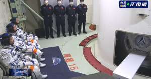 神二十航天員進入塔架九層平臺 做發(fā)射前準備